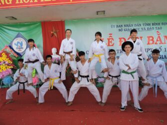 Lễ đón bằng công nhận Trường THPT đạt chuẩn quốc gia năm 2015